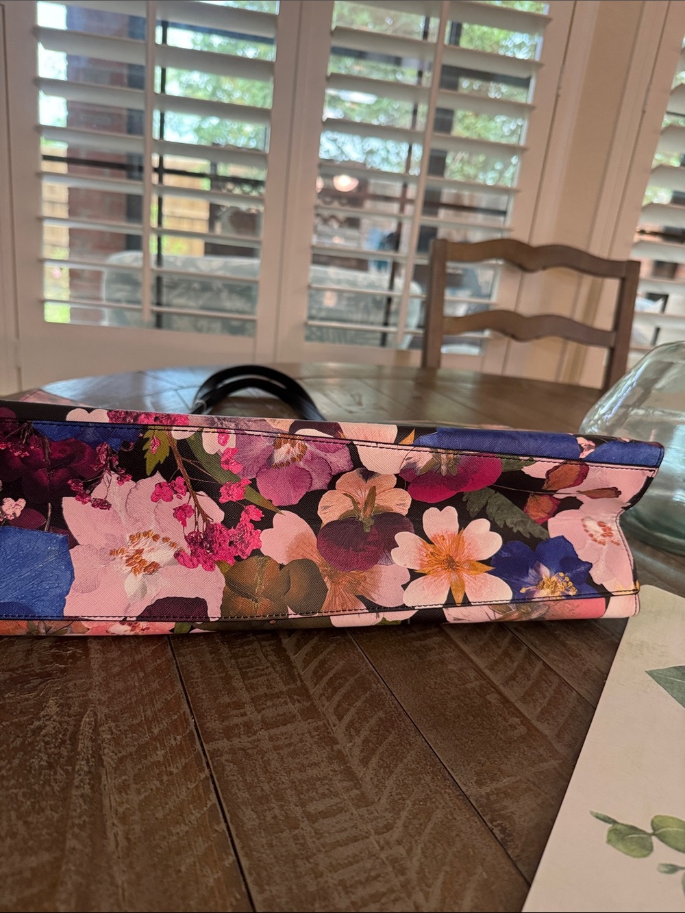 NWT, Ted Baker gorgeous  “ The Icon Tote “ in a large floral Tote . - Picture 5 of 7